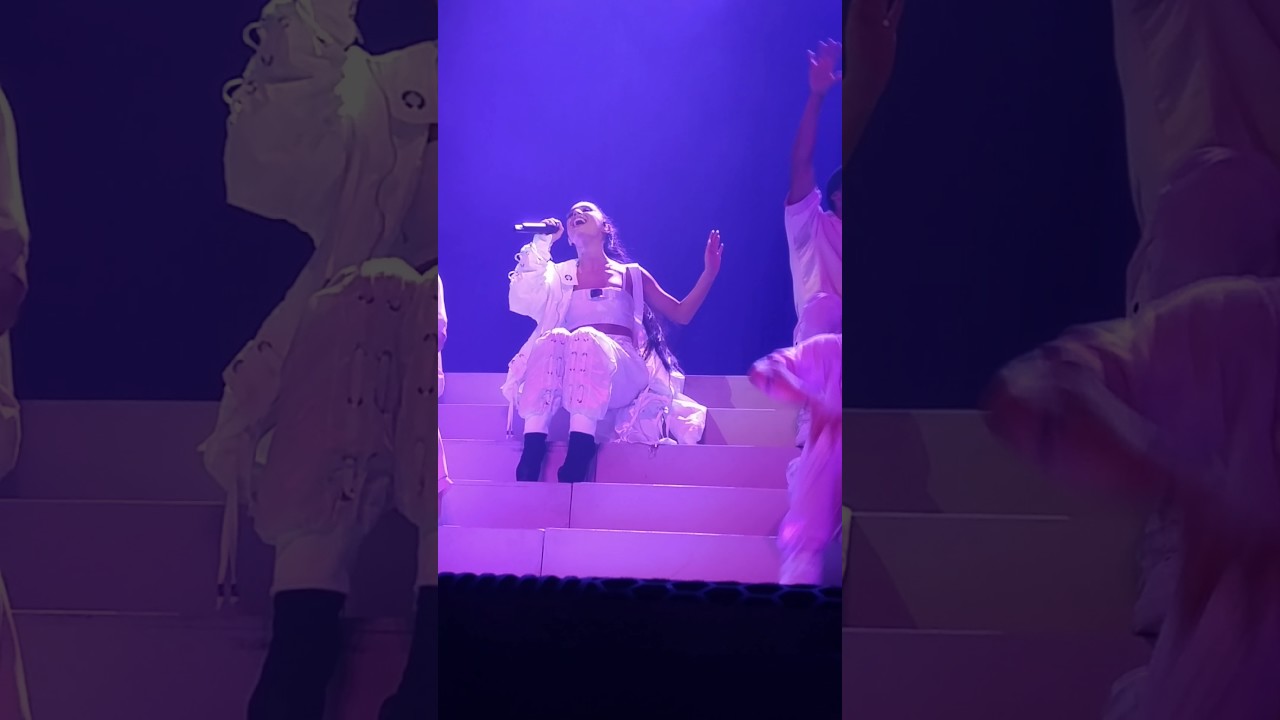Ariana Grande - Knew Better/Forever Boy | Dangerous Woman Tour Toronto