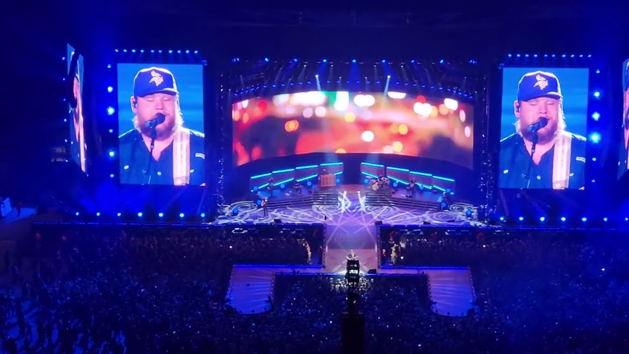 Fast Car Stadium Singalong Luke Combs' World Tour, U.S. Bank Stadium in Minneapolis, MN May 13, 2023