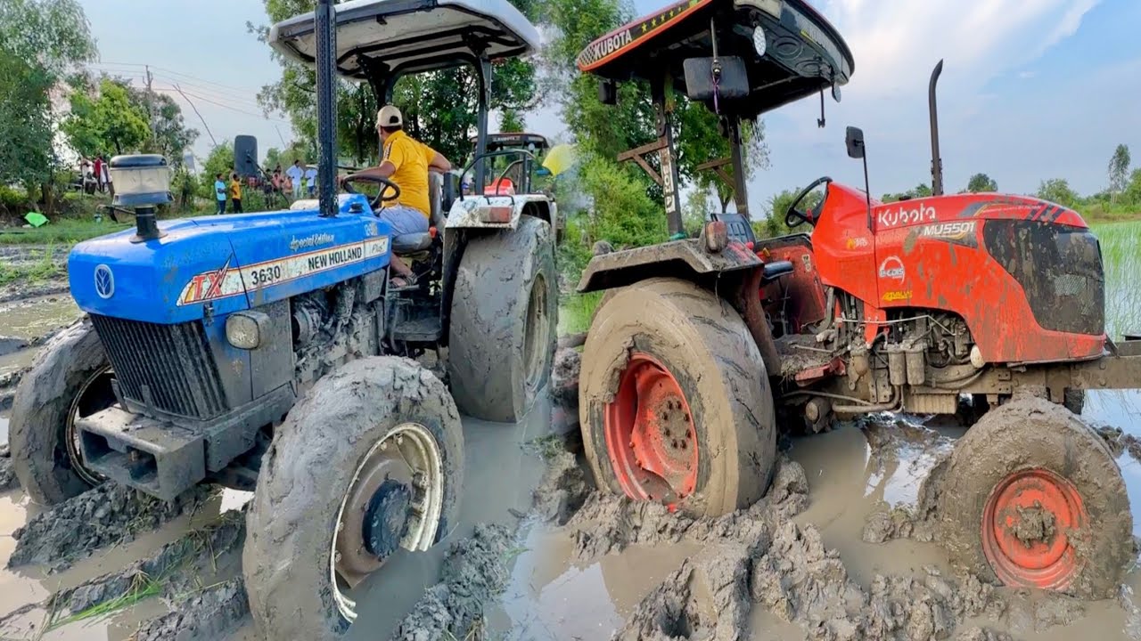 New Holland 3630 Pulling Kubota MU5501 with Full Power इसके जैसा कोई नहीं Kubota MU5501 Stuck in Mud