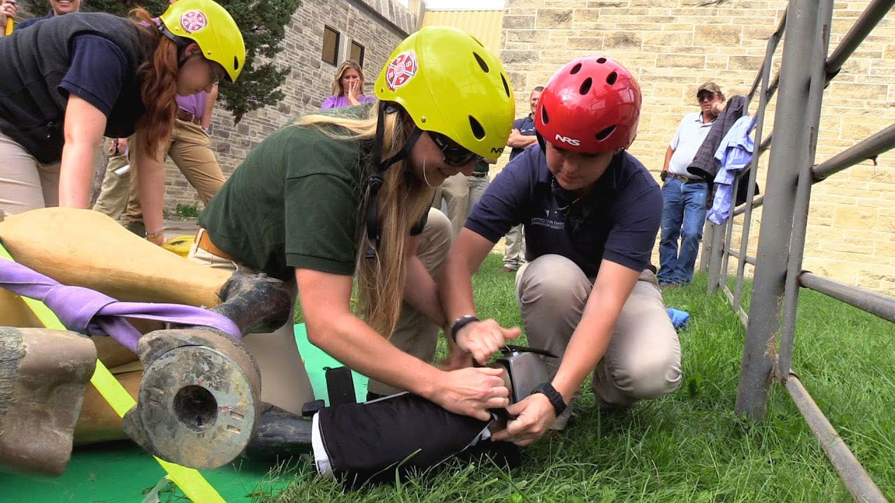 Emergency Team Introduces Students to Rescue Techniques