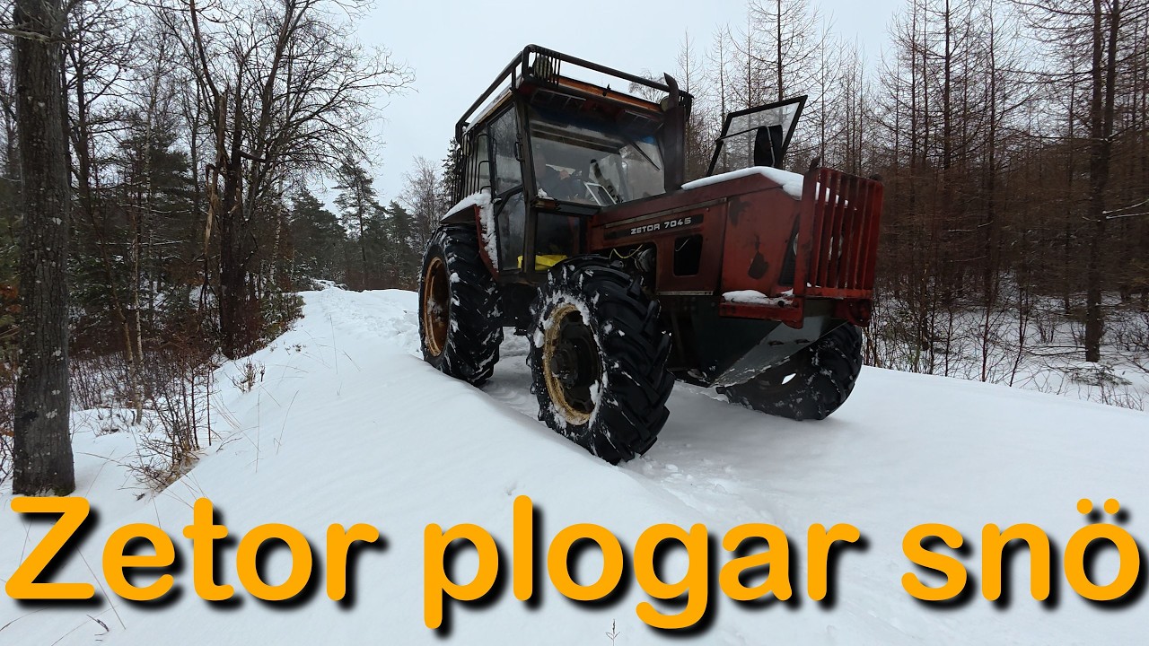 spänna  plogen för traktorn och ploga tung blötsnö (Zetor plogar snö)