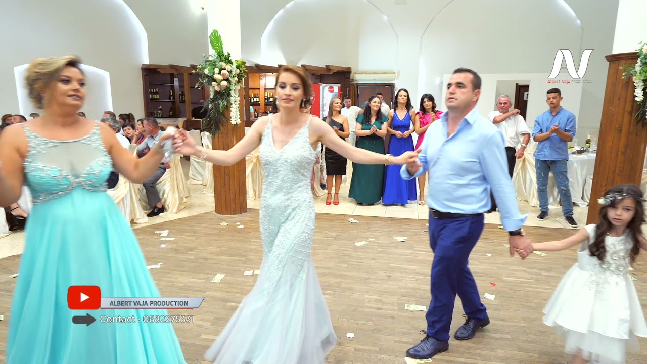 FAMILJA HAP DASMEN ME NJE VALLE - DASMA SHQIPTARE