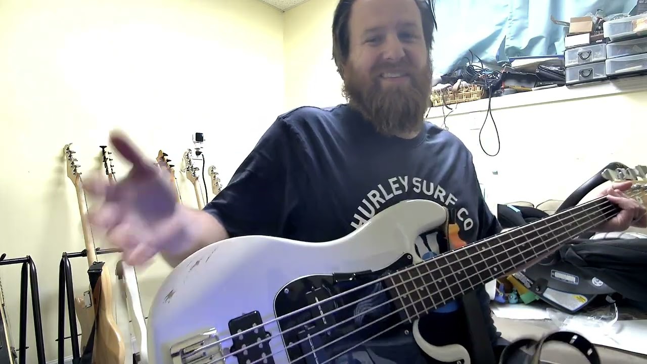 MXR Thump - Nice bass preamp that doesn't cost $750