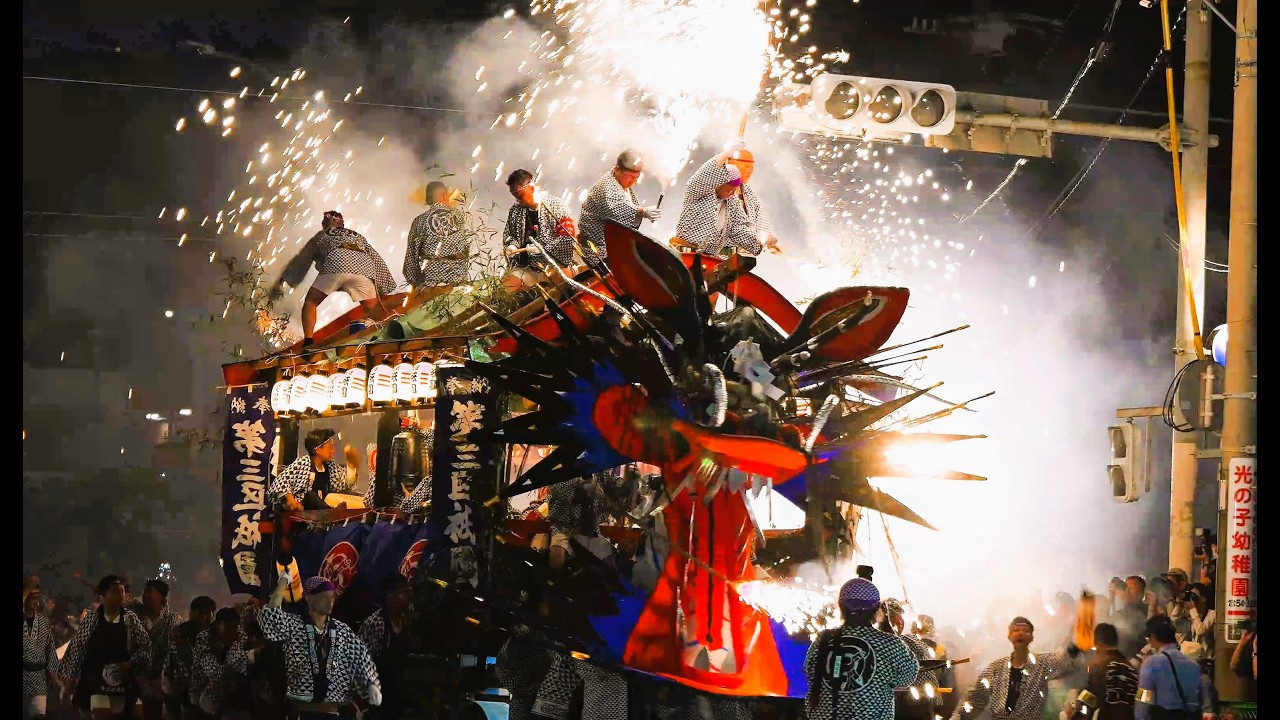 大牟田の夏の風物詩、おおむた「大蛇山」まつり。The first day of the main event.A giant snake float parades through the town.