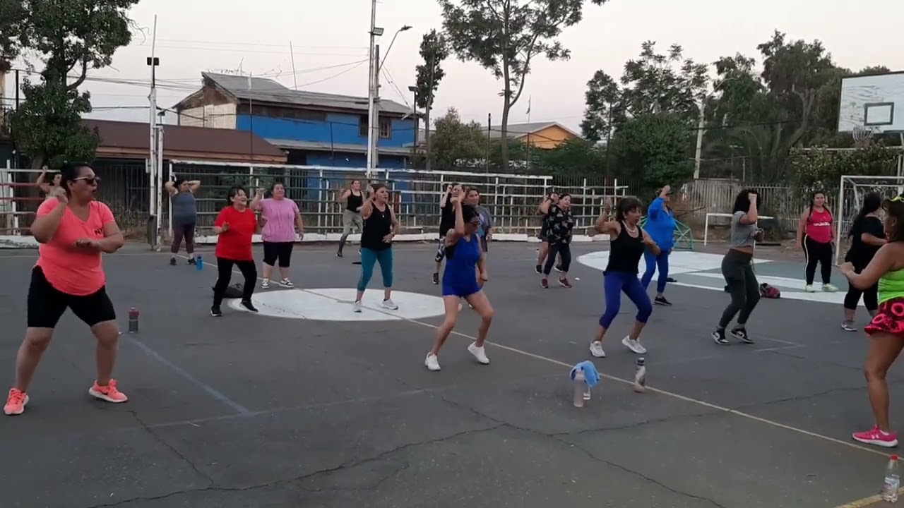 Zumba 22 Martes 20 de enero 2026 profesora Angela Sierra  Cancha los 120 lo Espejo 