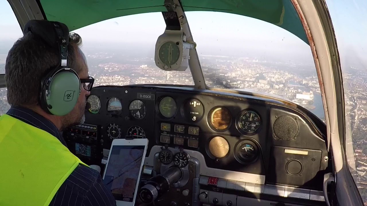Hamburg (EDDH)—Bremen (EDDW) VFR in 0:35 2018