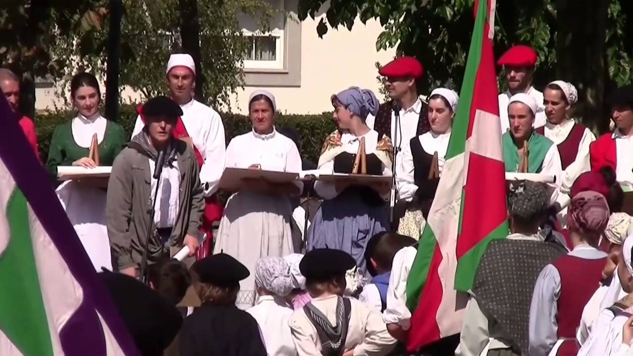 02. ALARDE DANTZARIAK, DEBAKO EUSKAL JAIA - 50 Aniversario