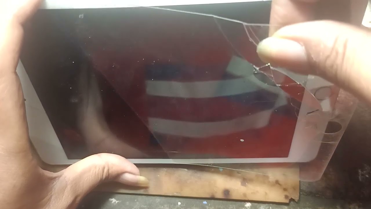 ipad mini 5 แกะจอเจอแบบนี้ ปวดหัวเลย แต่เราต้องผ่านไปให้ได้