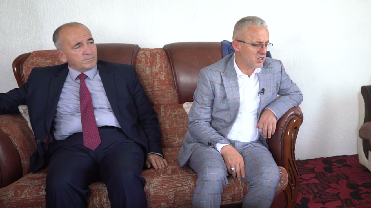 Idriz Kelmendi nga komuna e Pejes po hyn në shtëpi të re