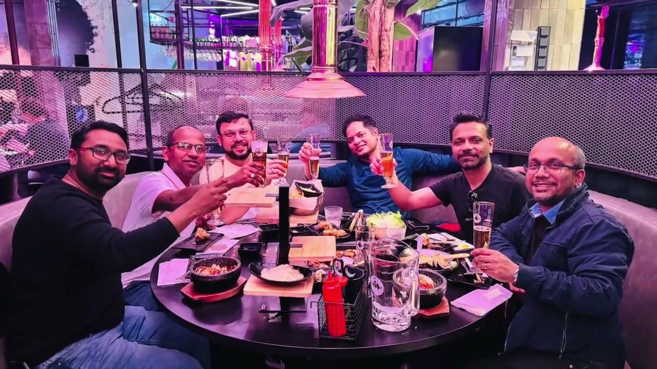 A Sunny April Afternoon in Amsterdam | Food, Streets & Pub Crawl with Friends