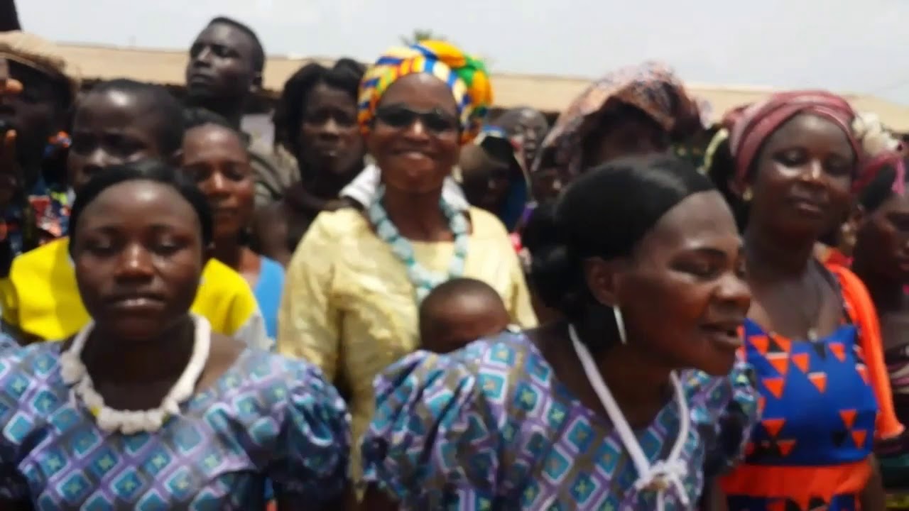 Danse N'Dé en pays Akyé à Dzeudji (Côte d'Ivoire)