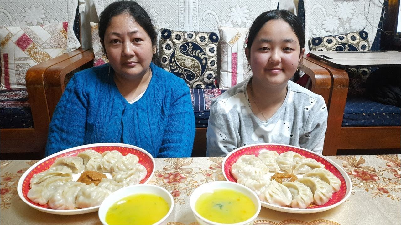 PORK MOMO | DAUGHTER - MOM  SIMPLE MUKBANG😍|| FAMILY TIME🥰(Bina Rai Vlogs)