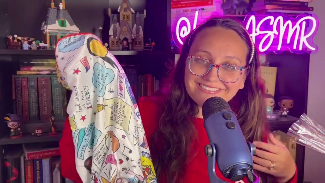 ASMR HAUL DOS MEUS PRESENTES DE NATAL - sussurro no Blue Yeti