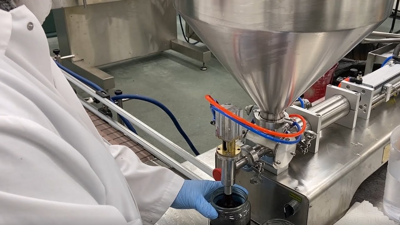 Jam production with piston filler and auto labeller