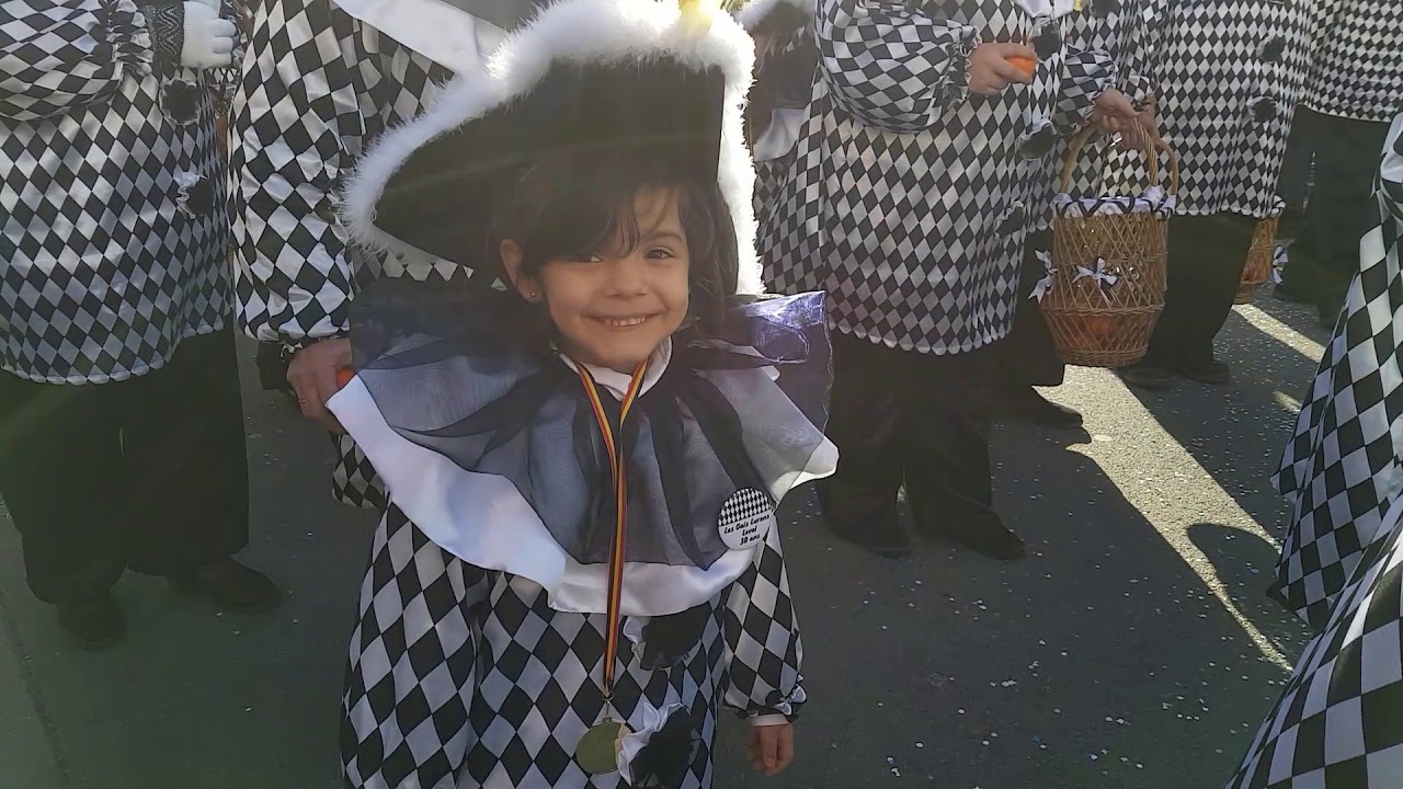 En route pour le carnaval de Leval-Trahegnies