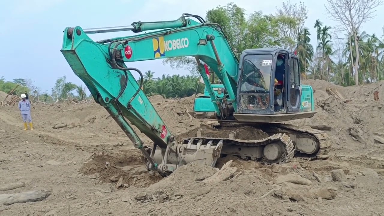 Kobelco excavator chain installation 