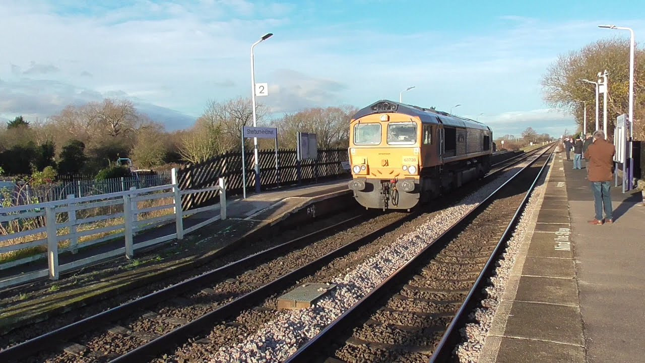 Sherburn-in-Elmet Railway Station - Wednesday 15th December 2021