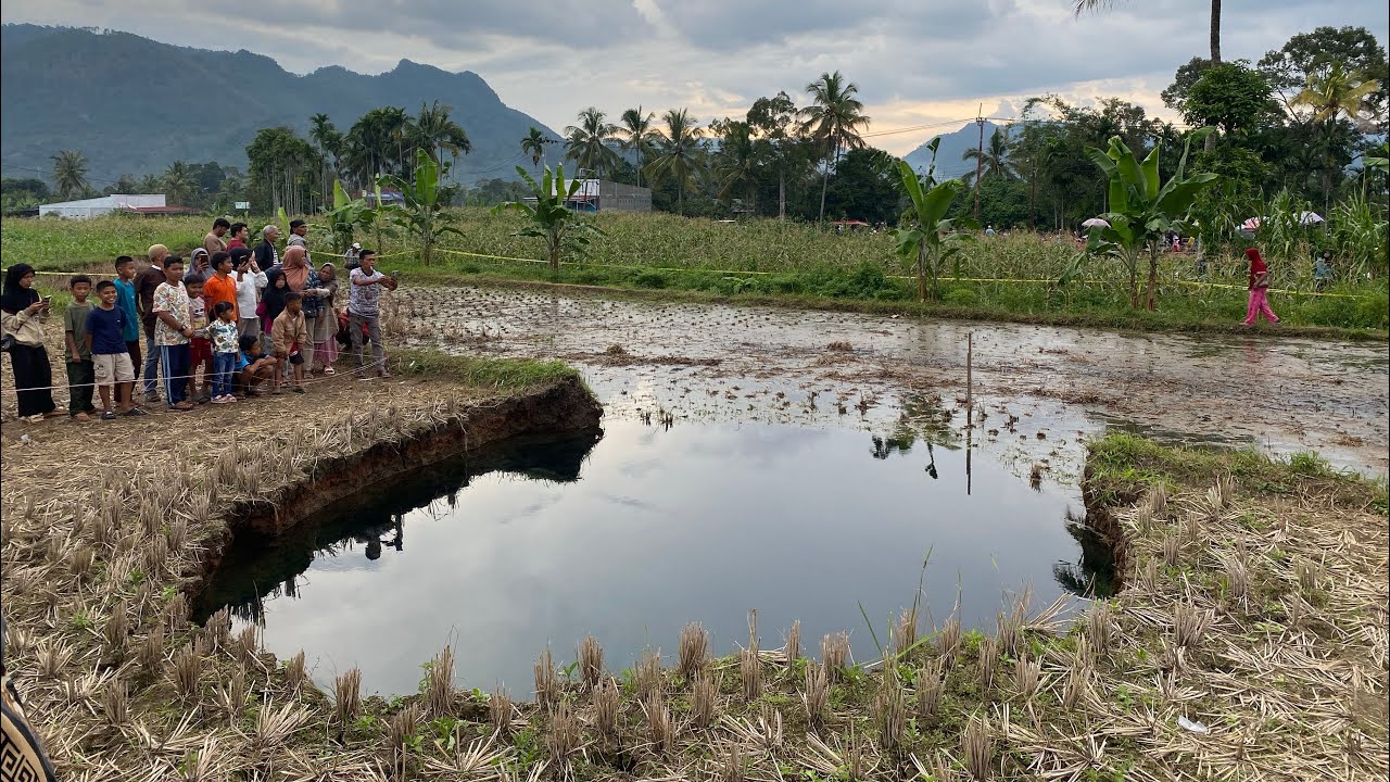 Lagi Viral ‼️Ramai di Kunjungi Masyarakat. Fenomena Alam Sinkhole di Situjuah Batuah || Ramai Pedaga