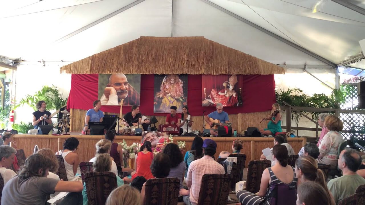 Maui, HI: K.K. Sah sings Hanuman Chalisa