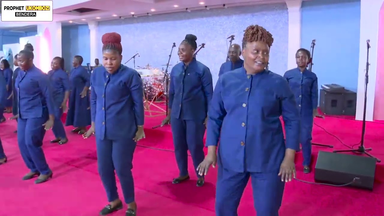 Kwaya ya ufunuo kidatu wakiimba Tebeth