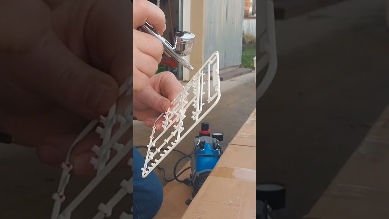Airbrushing an HO scale building      