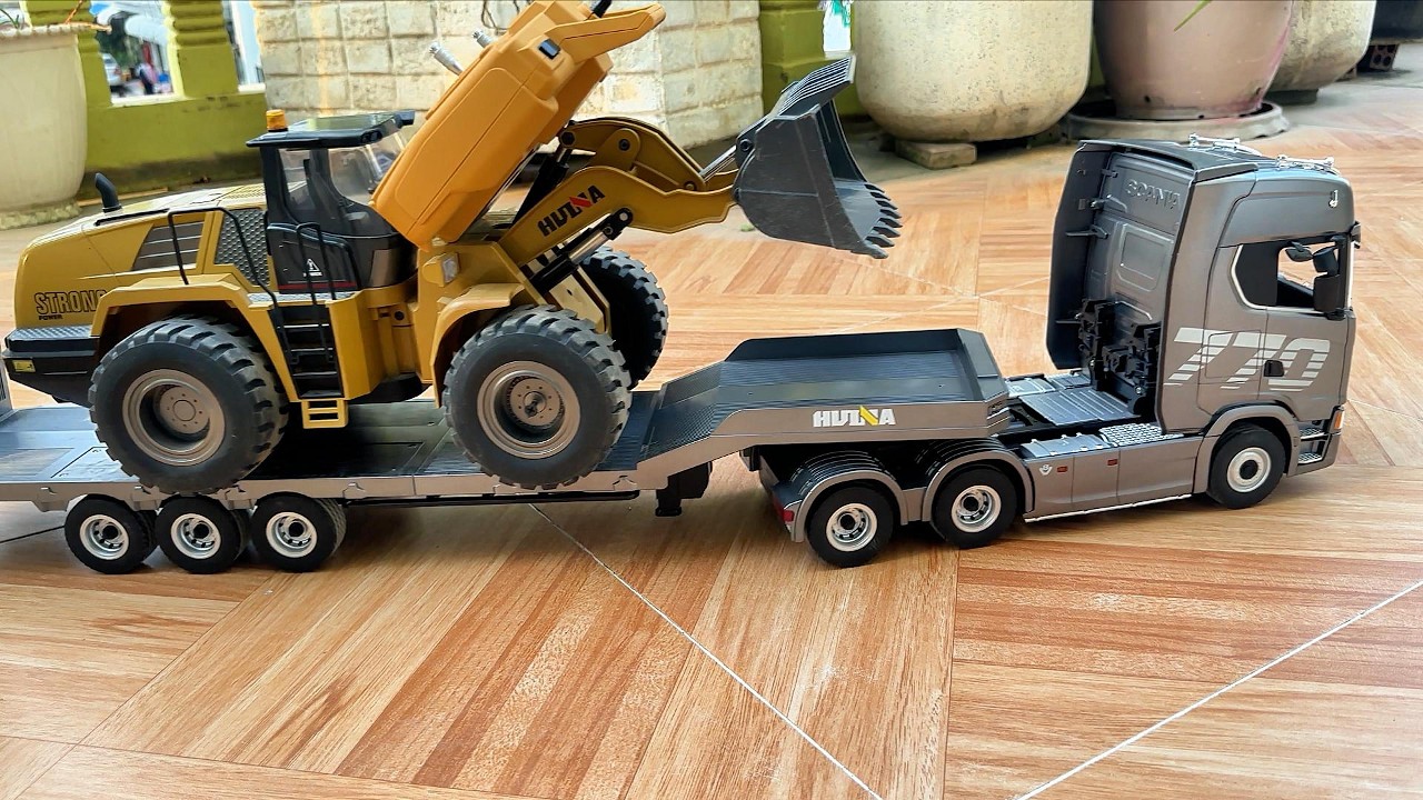 RC Construction Teamwork in Action – Huina Excavator & Volvo Dump Truck Power Up! 🚧🔥