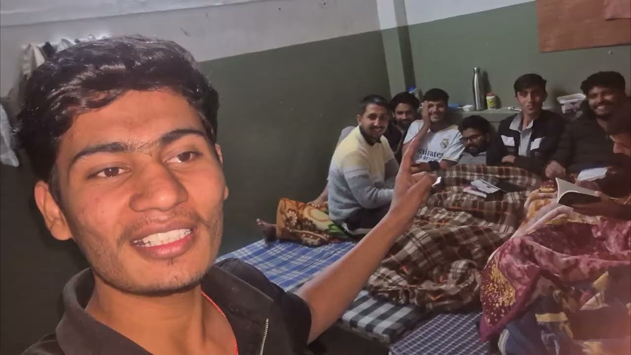 My first vlog😎 #vlogfirst  #hostellife #vlog 