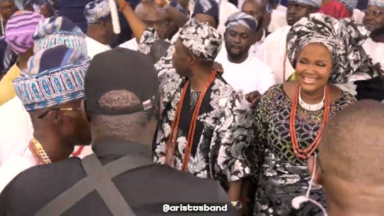 Grand entrance of Otunba Sunday Obiyinka..... 