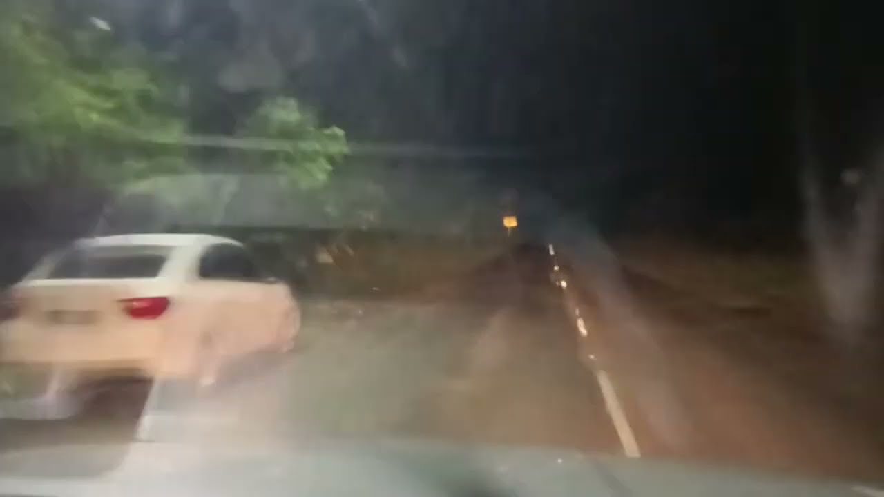 Hujan lebat , guruh dan kilat semasa perjalanan balik ke rumah