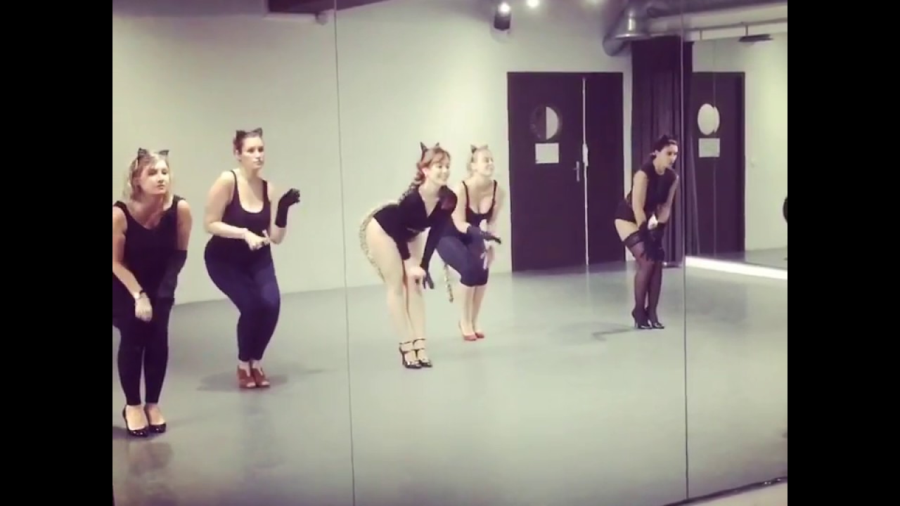COURS EFFEUILLAGE BURLESQUE / OLALA PARTY