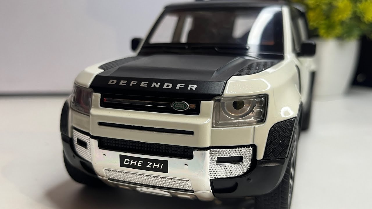 Defender Diecast Model 1:24 | CHE ZHI | White Defender 
