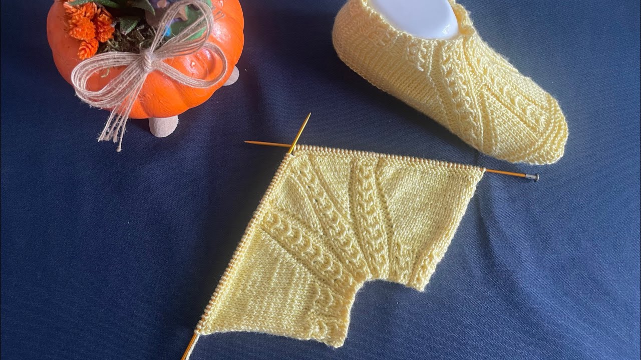 Tüm detayları ile anlatılan iki şiş patik modeli 🧚🏻‍♀️ #crochet #knitting #örgü #patikyapımı 