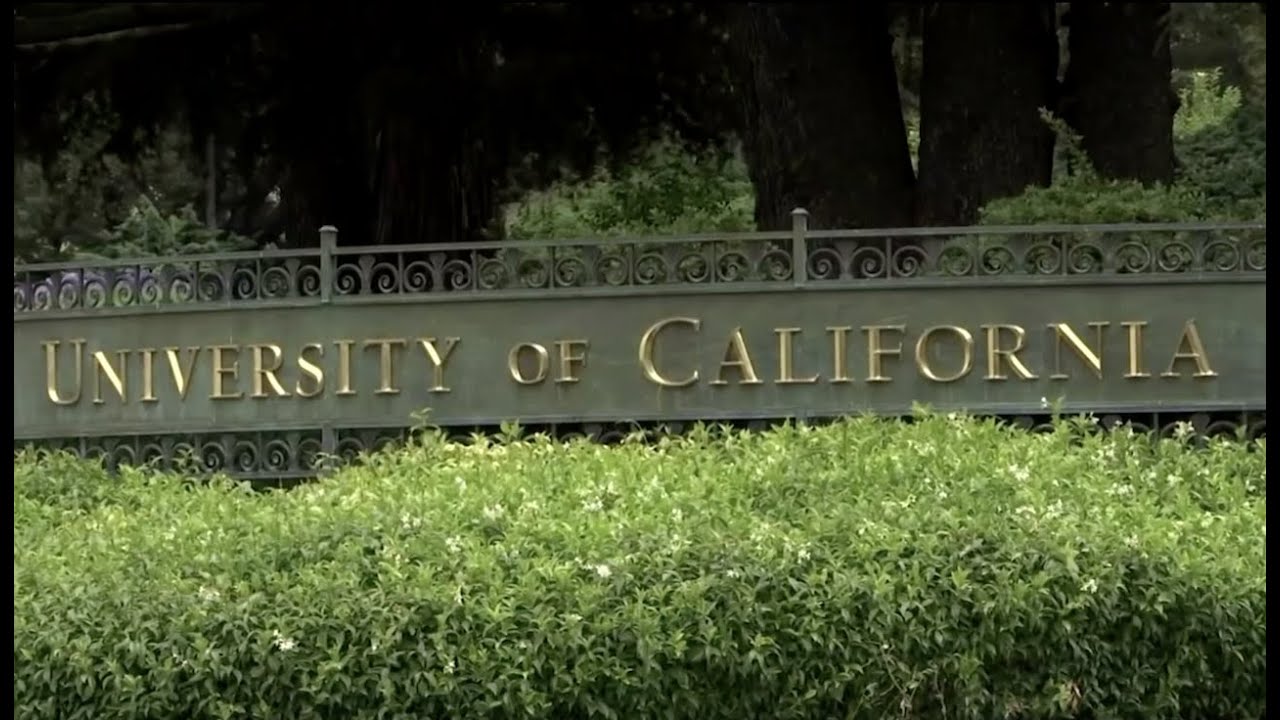 U.S. colleges stick with reopening plans despite outbreak fears