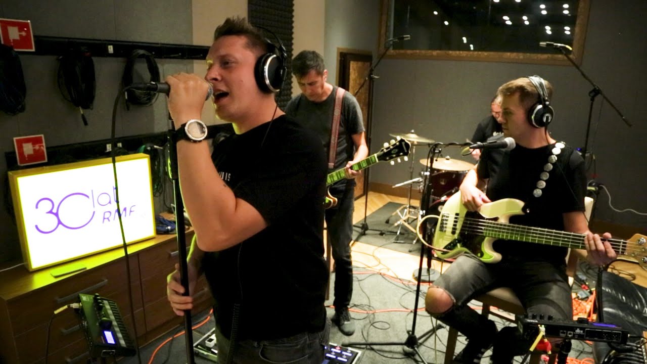 Antek Smykiewicz - Neony (Poplista Plus Live Sessions)