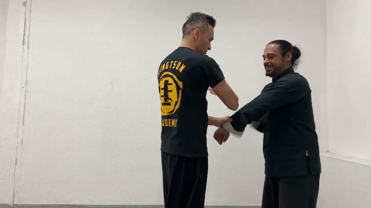 Sifu Mohammed Ince erklärt hier kurz das Poon Sao, Chi Sao und Gwoh Sao