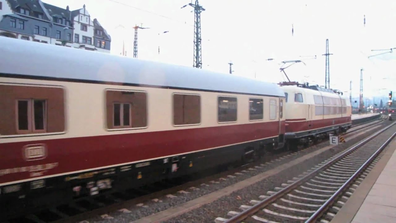 TEE Rheingold-Sonderzug der AKE-Eisenbahntouristik, mit Lok der BR 103, verlässt Mainz HBF