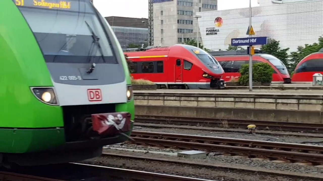 Dortmund Hbf - Zugverkehr am Abend / Dortmund central train station - train traffic in the evening
