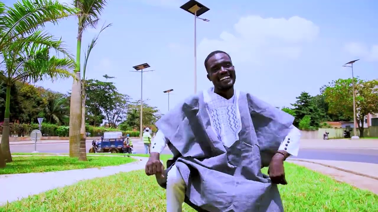 DEJESUS COMEDY CLUB_DANS LE RANG_(clip officiel)
