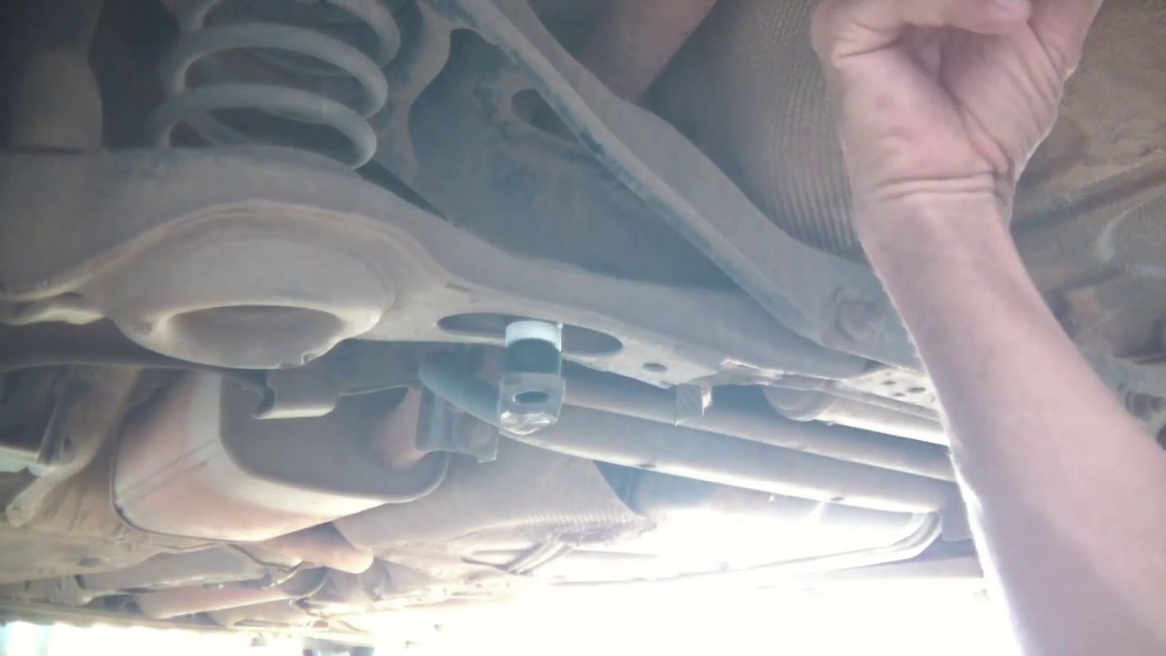 Ford Focus, troca das bieletas traseiras.