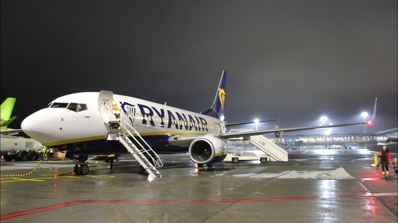 RARE AIRCRAFT | Ryanair FR8256 Operated by Buzz Boeing 737-73S SP-RUM Landing in Riga