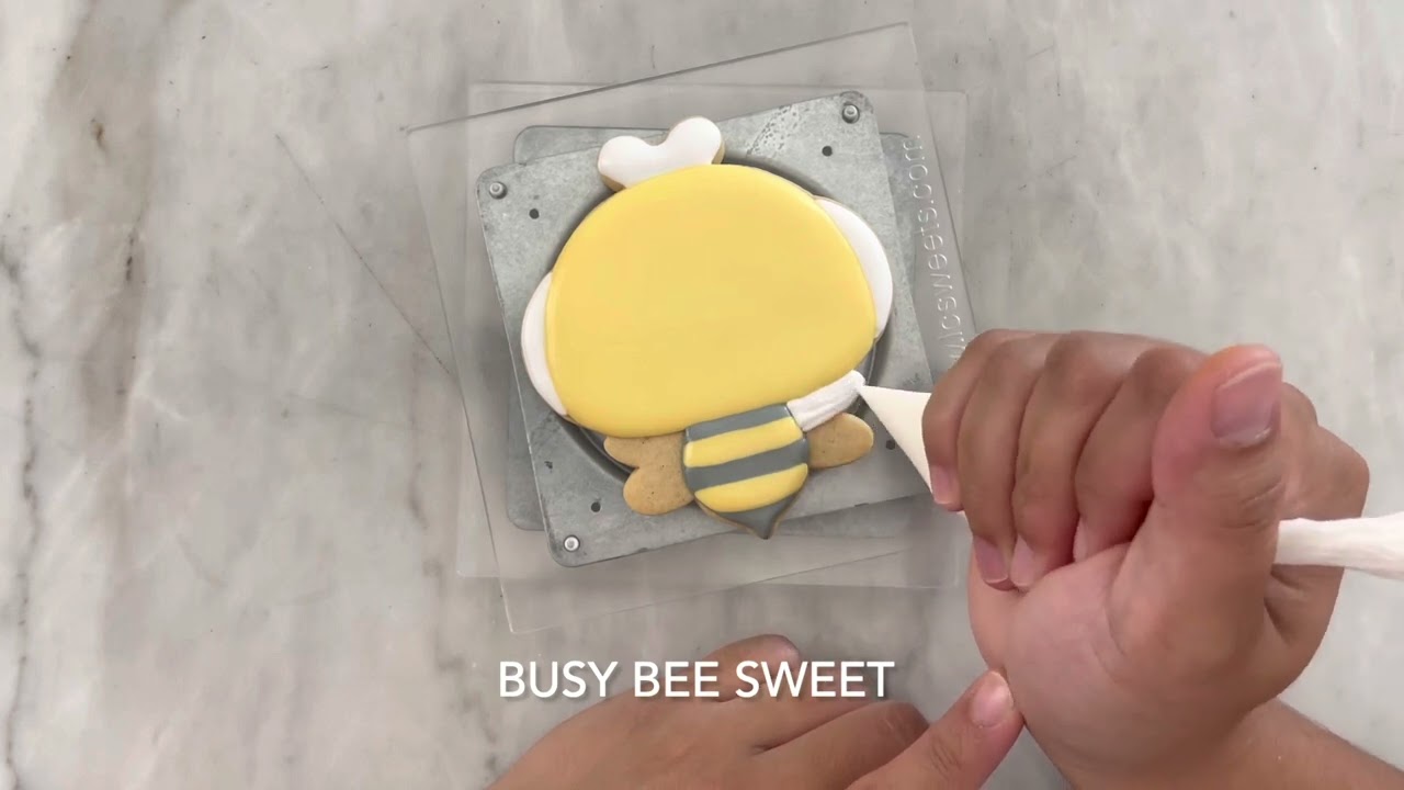 How to decorate a nerdy bee cookie
