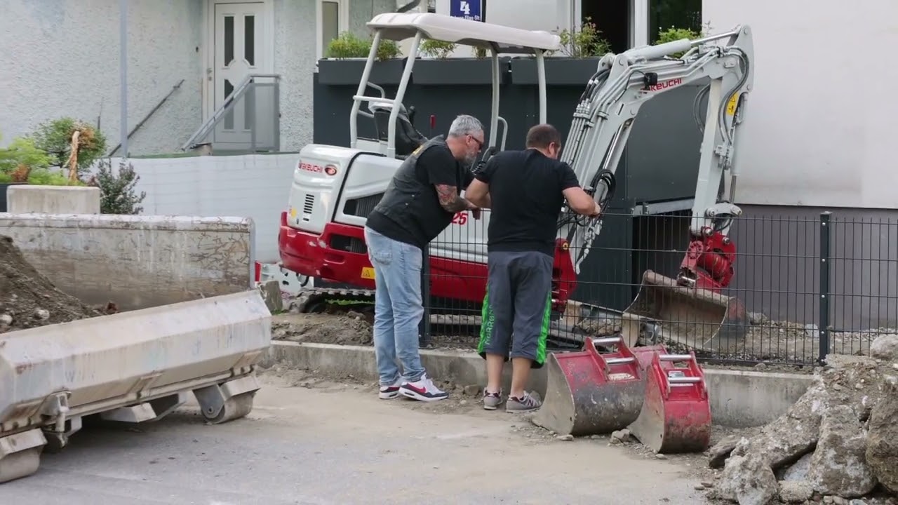 12.05.2022 Mehrere Panzerminen und S-Munition bei einer Baustelle ausgebaggert (S)