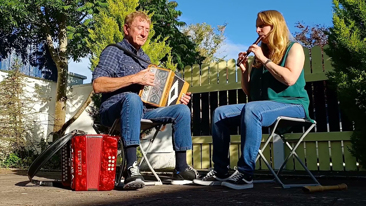 Off To California - Irish traditional hornpipe on button accordion and recorder