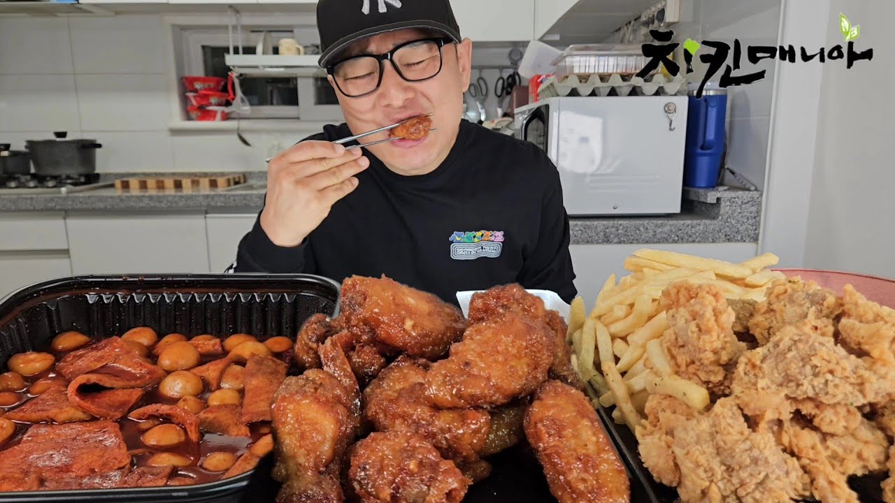 치킨메니아  》 허니왕새우치킨 +  구슬떡볶이  +  순살후라이드  + 감자튀김 