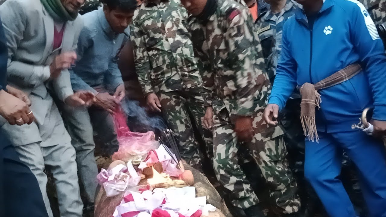 यो बर्ष लिंगा तान्ने क्रममा २ जना घाइते भए । यसरि तानिने रैछ लिंगा । #जुम्लानेपाल्#चन्दनाथबाबा