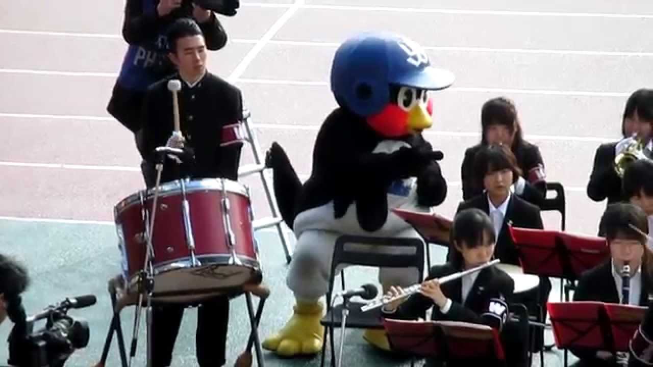 つば九郎と仲の良い吹奏楽団