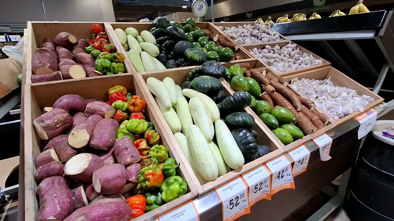 Cancun hotel zone - Chedraui, a big grocery store, 2025