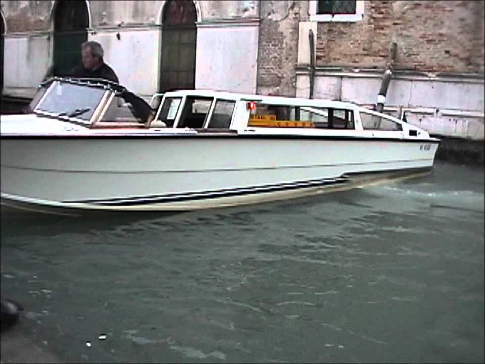 Italy Travel: Best Water Taxi U-Turn in Venice