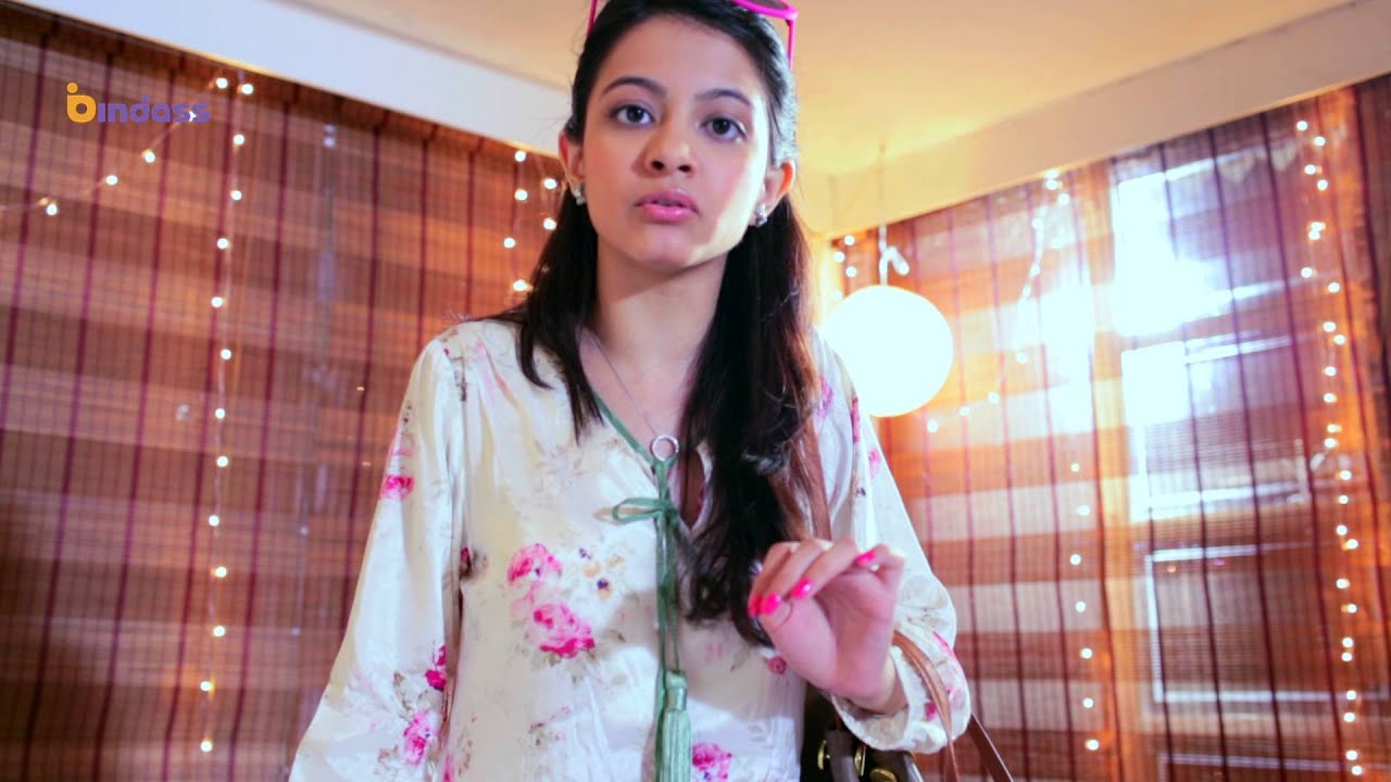 8 Annoying things moms do to embarrass you, but they are still your first best friend !