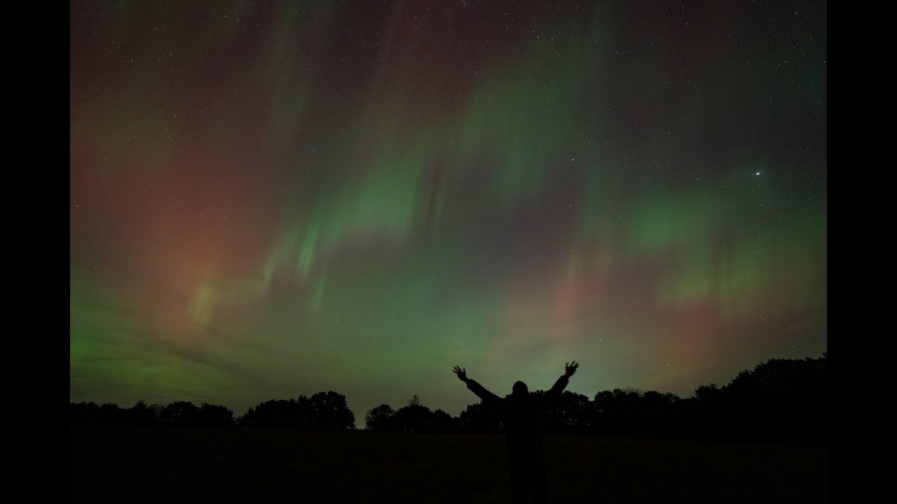 October 10th Northern Lights real time video of pulsing midnight sub-storm